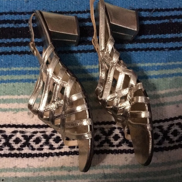 VINTAGE Fascinators Retro Gold Sandals Size 10 - Picture 3 of 5